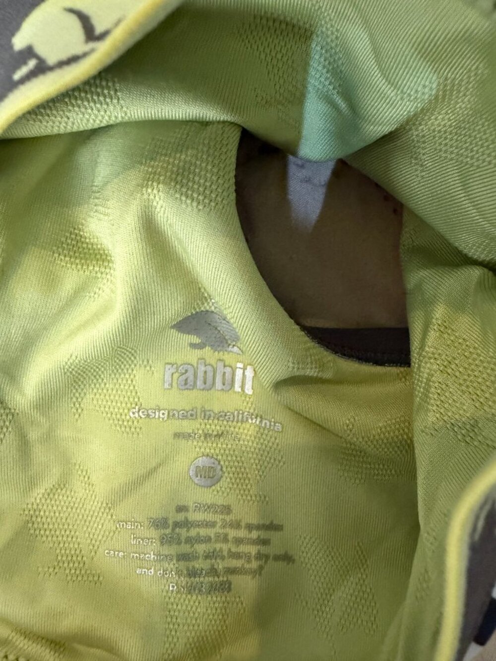 Matching running set size medium sports bra, small shorts run in rabbit - Picture 4 of 4